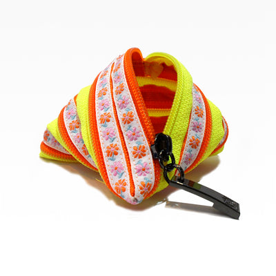 rwb330 - embroidered zipper coin pouch, , ["Handicraft","Other handicrafts","Self-brand"], snacks hk, grocery hong kong, beverage hk, 健康食品, 零食, 手工藝品, 居家用品, 天然有機, 送禮 建議, personal care products hk, 本土 良作, 社企 香港, 社企禮品, 新生精神康復會, nlpra, 自家品牌, 身心靈健康